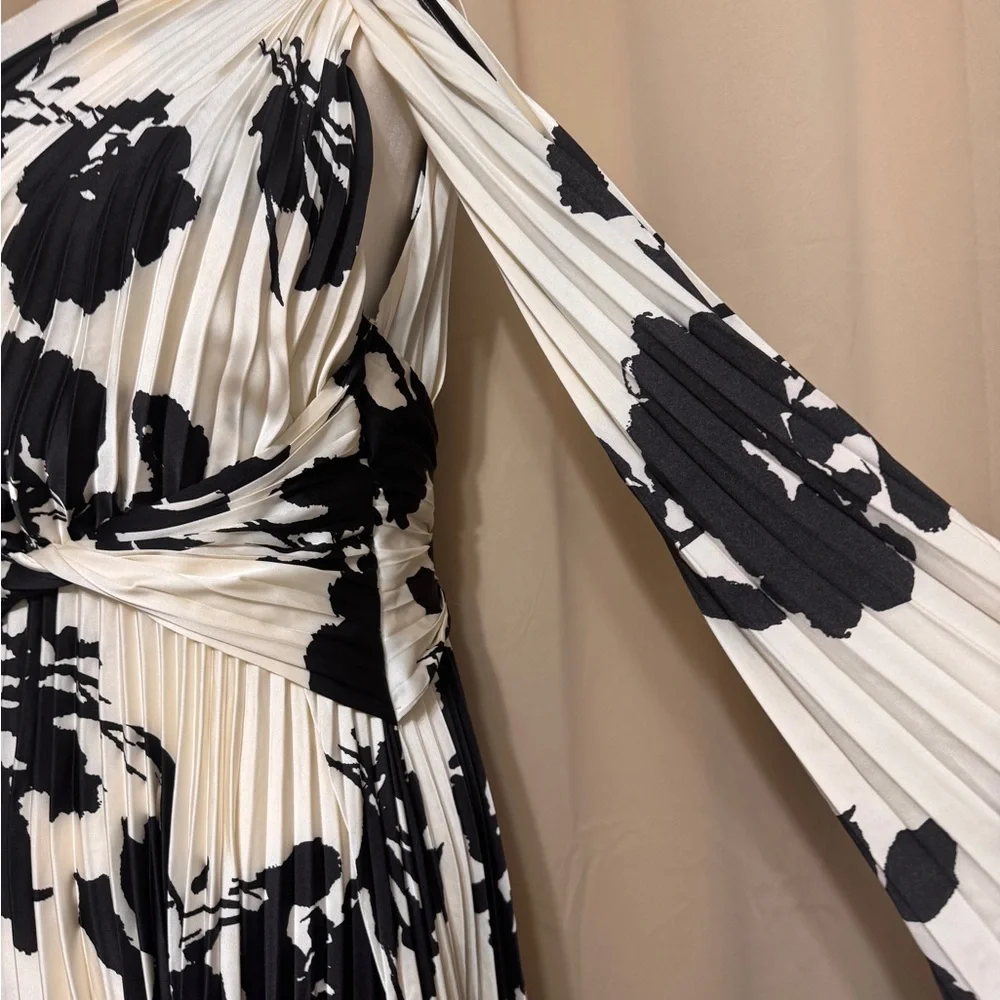 LUXXEL Reddress boutique OH YES I CAN IVORY AND BLACK MAXI DRESS - Picture 3 of 7